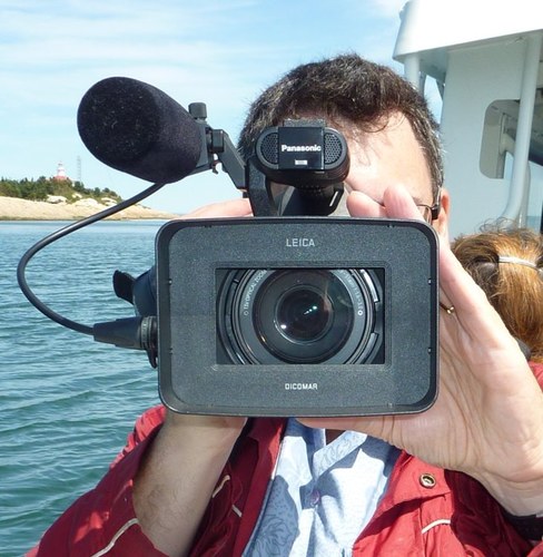 Technicien en production vidéo, montage et curieux de nature.  Aime tout savoir et apprendre.