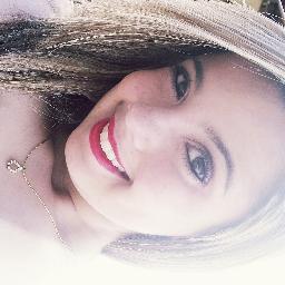 Brasileira, Paraibana, Campinense, Sargitariana! Apaixonada por sorrisos.. Você acha que meu orgulho é grande? É porque você nunca viu o tamanho da minha fé!