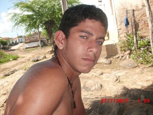 gosto de futebol praia e video game !!