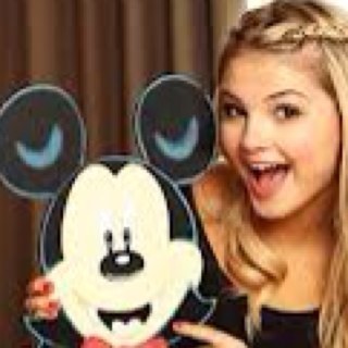 Hey Its Stefanie I play Lexi from Ant Farm! (RP:Single) I love my fans and the beach❤ So thats it Bye! Hugs and kisses! Im 16 years old by the way!