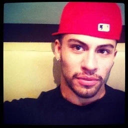 Im a Celebrity Makeup Artist based out of LA... Im a GOD fearing man and because of him I BEAT mugs .. Proud Latino