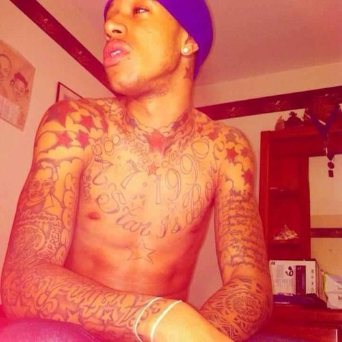 22 ; Single , #TeamTatted ;) KIK Me : GreenEyesNTatts :) ; OFFICIAL TWITTER ! ANY OTHERS ARE FAKE