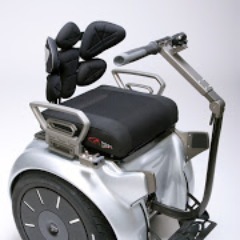 Genny Mobility står för en helt ny filosofi och är ett unikt fordon. Tack vare sin förmåga att balansera själv.