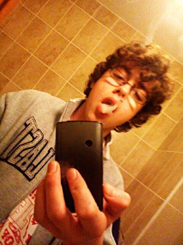 music is my life , i love maryjane , chillin and jd ,,,, follow me i follow bak :)