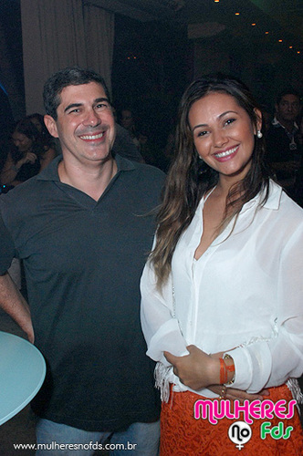 De bem  com a  vida,  por tudo que Deus me concedeu e me concede, estudante de  design interiores, apaixonada por arte, arquitetura, moda e gente do bem.