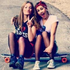 Hi! We are two teenegers girls! we like rap: Emis Killa, Club Dogo etc. but we do not like at all the 1D and JB make us sick. bye!