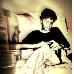 irriducibile comunista orgoglioso frequenta ambienti antagonisti dal 1975
ex informatico presso una pubblica amministrazione.  Nonno felice di Sisco (14 anni)