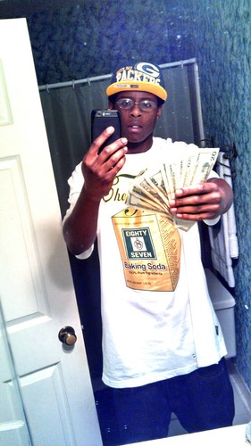 I get my money fast but i spend it faster... follow me i follow back... My name iz ZAY MARZ