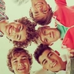 Fc Dedicado: One Direction Since: 10/01/2013 
De concorrentes no show de talentos a astros mundias: só existe Uma Direção...