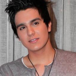 Ainda que todas as luzes se apaguem, eu sempre verei o brilho se você estiver aqui. (@luansantana)