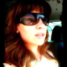 Soy una persona abierta, trabajadora, fiel, honesta, amiga de sus amigos y amante de los animales.