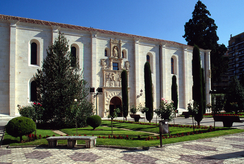 FIESTASLOPEZ13's profile picture. Empieza la cuenta atrás para las fiestas del Mendoza 2013!! Twitter oficial de las organizadoras:)