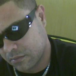Quem fica de joelhos diante de Deus, permanece de pé diante de qualquer circunstância.