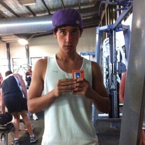 OliverHEPA's profile picture. Oliver. Can move objects and Electricity Manipulation. ll Popular, Nice, Gentlemen, Heartthrob ll