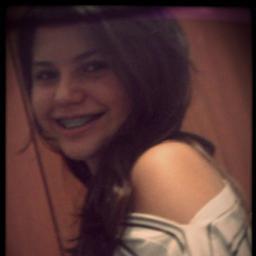 Sou como você me vê. Posso ser leve como uma brisa ou forte como uma ventania, Depende de quando e como você me vê passar. Clarice Lispector