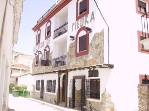 rincondepiedra's profile picture. Alojamiento Rural, situado entre la Serranía y la Manchuela conquense y muy cerca de Valencia. Por su proximidad a ésta, tiene un clima mediterráneo.