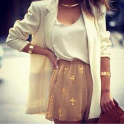 Amo Makes , Sou Viciada em Sapatos , Curto todos tipos de Looks !! Está em duvida em o que usar e abusar hoje ? Fale comigo dou todas as dicas que precisar . ♥