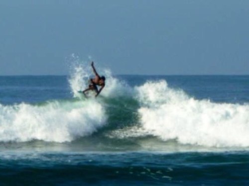 No puedes detener las olas, pero puedes aprender a surfear, fan de los PUMAS y Si me sigues te sigo y si dejas de seguirme lo hare =. México