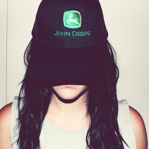 College Girl. My daddy & Jesus are the only boys in my life. Maryland has my heart. Country girl, raised on the mason dixon line.