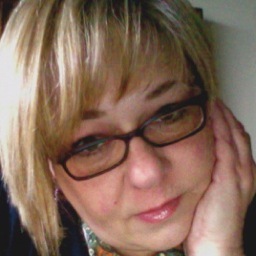 SandyDC_'s profile picture. Sandy is an ad copywriter and Creative Director who loves talking about herself in third person.