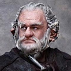 En los libros de Tolkien me retrataban mejor que en la película, siempre cargando de Bilbo y ayudando. Ahora solo sirvo bebidas e infusiones. #SpanishFakeESDLA