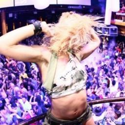 ¿Eres de los que no les gusta perderse ni una fiesta? Nosotros te llevamos. Siguenos y siempre estarás en lista.