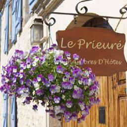 Le Prieuré is a little paradise in the medieval village of Cieurac.