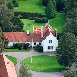 Sedan 1971 har vi i familjen Nordström drivit Ängavallen med slakteri och en gårdsbutik full av ekologiska delikatesser. Restaurang, hotell och konferens.