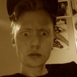chbech's profile picture. College dropout som lever av å spytte rim og spinne skiver.
