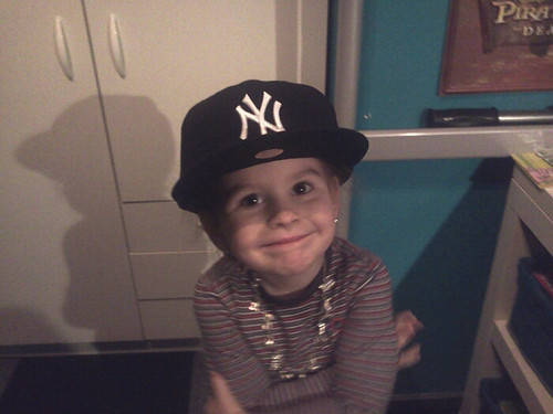 heey... volg me gewoon voor leuke en goeie tweets-x