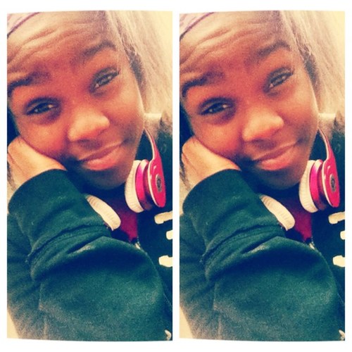 : heyy , my name is ASHTON blah blah FOLLOW me duoo ! kk , byeeeeeeeeee ✌