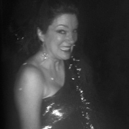 reesieD's profile picture. Mom, expat, tech girl, foodie, artist, cupcake baker.