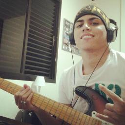 São paulino, estudante, trabalhador e namorado da @nathalyvasques. Quer saber mais? Ask me! ;)