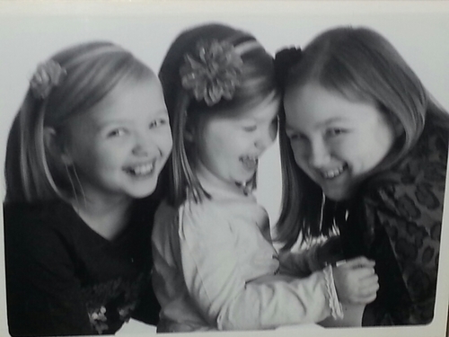 Wife to David and mum to three beautiful girls Zoë Eve and Amy. Proud NHS worker and pharmacy technician in clinical research