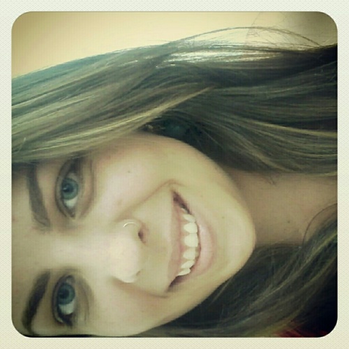 anakoziel's profile picture. Sou feliz e não admito que ninguém me acorde.