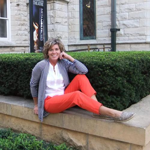 CPC/Office manager of my husband's anesthesia business. Happily married,living in TN. Very out going and loves life!