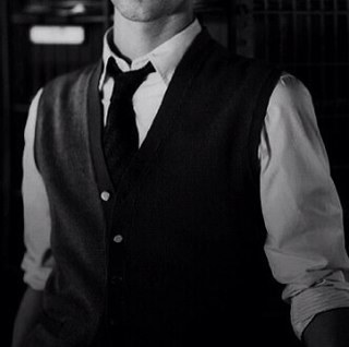 azhrne702's profile picture. 