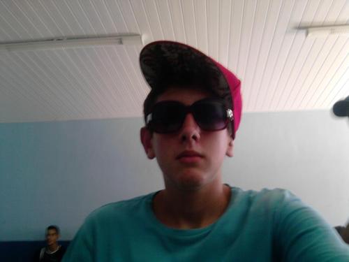 Gosto de jogar bola,Gosto de musica,e de informatica