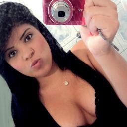 sou carismatica, alegre, faço amizades por onde passo, gosto de curtir a vida e não me importo com a opinião dos outros, afinal isso não acrescenta nada!!!