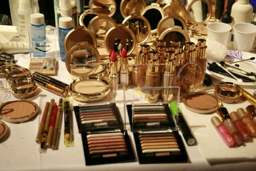 RiseUpE's profile picture. RiseUpEnterprises has different branches, Cosmetics, Electronics, Jewelry, Clothing and so fourth. Its slogan is -selling at a lower price than the market one-