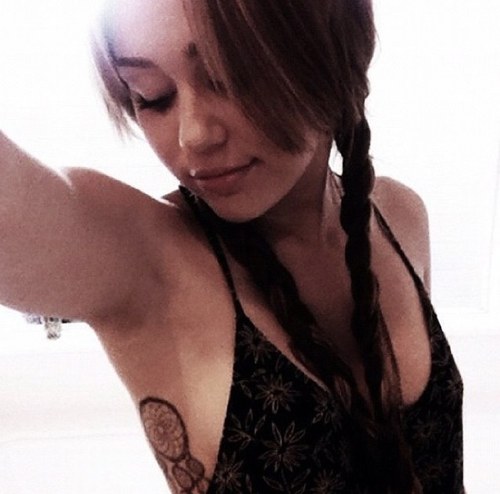 my princess does not use long dress, more uses nose rings.