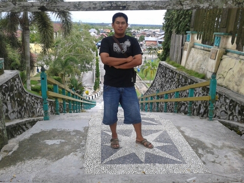 hidup lah dg bepegang teguh sama al- QUR'AN dan HADIST ..insya allah slmat dunia akhirat.man model 2008
pin:26468b15