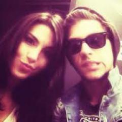 Porque metade de mim é a @melfronckowiark e a outra o @ChayLeao ♥ Isso não é apenas uma fase, é para sempre! Desde: 13/03/2012.