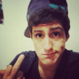 16 anos , Jogador de futebol :)   MOCHAVÃO '8) 
indo pra beem longe *---* #ousadiaealegria