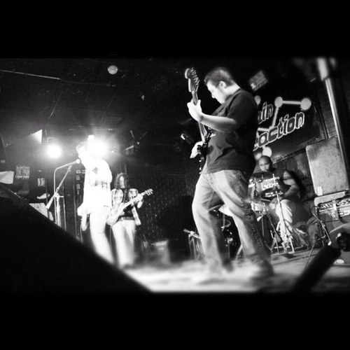 An Alternative-Rock Garage band tempered by the musical aftertaste of the 90's. Check out our EP for free!
