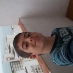 Sou Loiro legal gosto de jogar futebol e tenho uma familia linda e unida