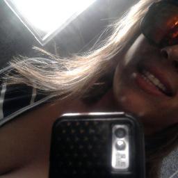 3 palavras que me definam Sorriso , Ciumes e Preguiça , leonina : )