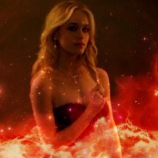 My name is Glimmer I am a career. I am beautiful but I am dangerous. @THGRuefrom11 is my little sister *RP single*