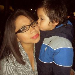 Madre de un hijo lindo al que amo con todo mi corazon ademas de que amo la vida y soy feliz