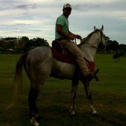 me gusta el deporte,las amburguesas y el gimnasio,soy cursante del 1er año en ciencias en el L.B.Fulgencia Gimenes de Olmos 
no me falta nd vivo la vida super